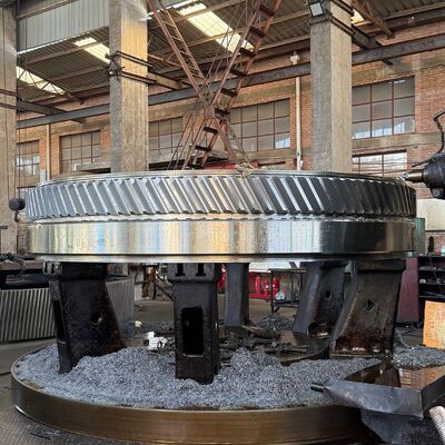 تروس حلزونية مزدوجة مصممة لنقل عزم الدوران العالي في تطبيقات الآلات الصناعية